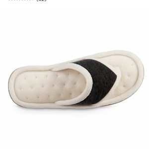 Isotoner memory foam Slippers